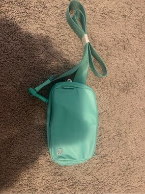 lululemon everywhere belt bag bronze green Woodward Small - Nylon Keep them close in this versatile belt bag that helps you get out the door and on to your next adventure. Lululemon Everywhere Belt Bag 1L-